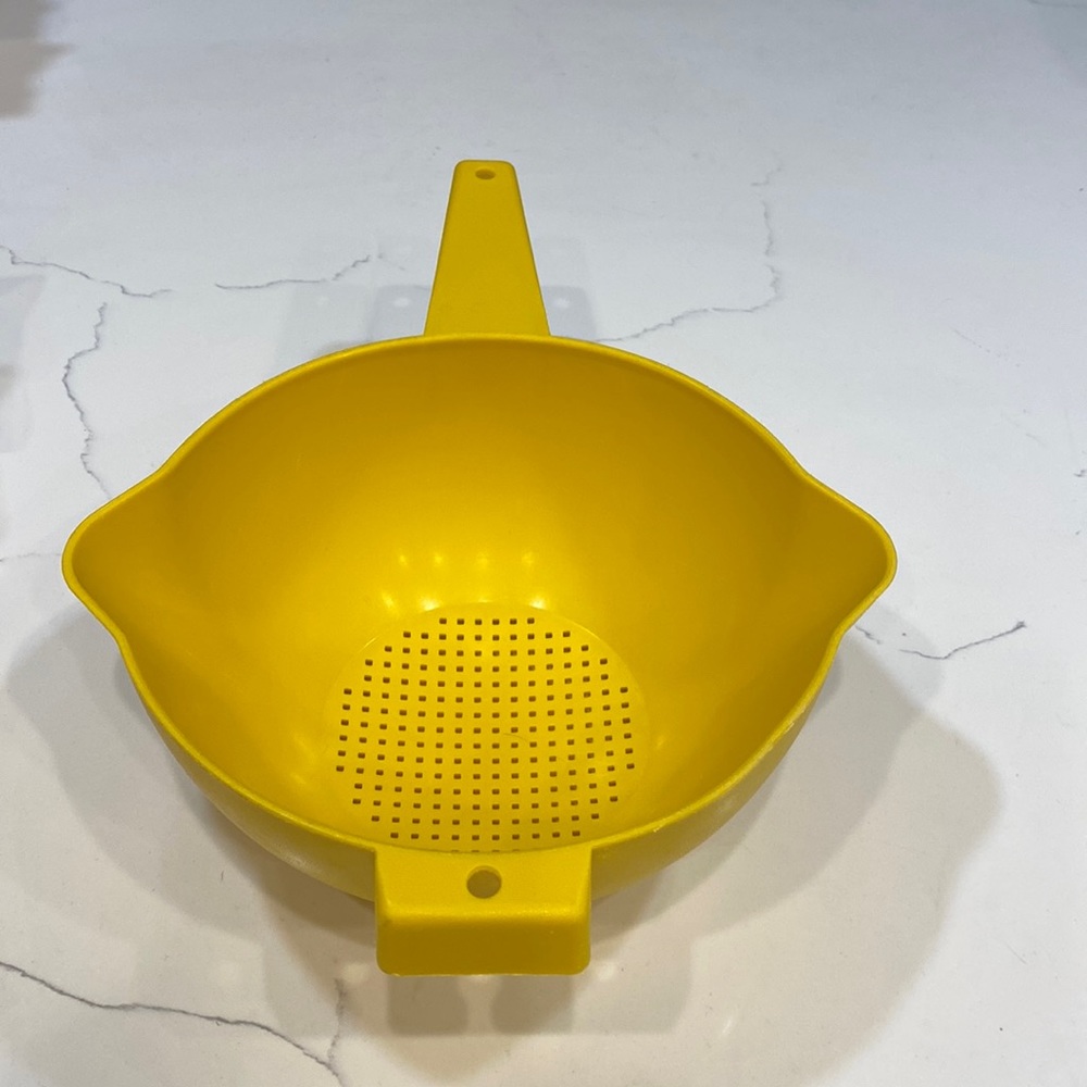 Tupperware small yellow colander
